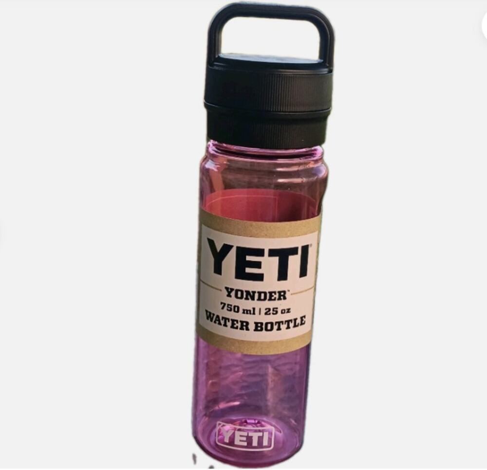 YETI Yonder Water Bottle 750ml/25oz with Yonder Chug Cap